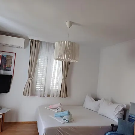 Sara Galileo Blizu Plaze Apartment Makarska